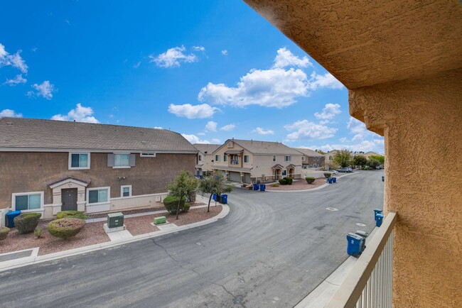 Building Photo - 2 BR Aliante Townhome with Attached Garage...