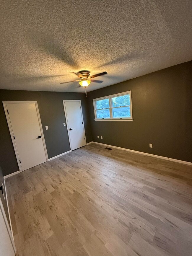 Building Photo - 14102 Southwind Dr