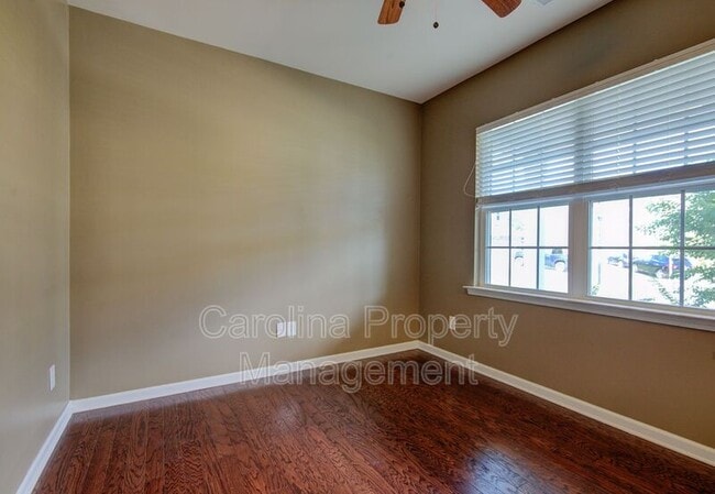 Building Photo - 16125 Hammersmith Farm Dr