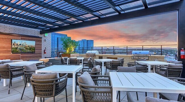 Building Photo - 1995 Wewatta St