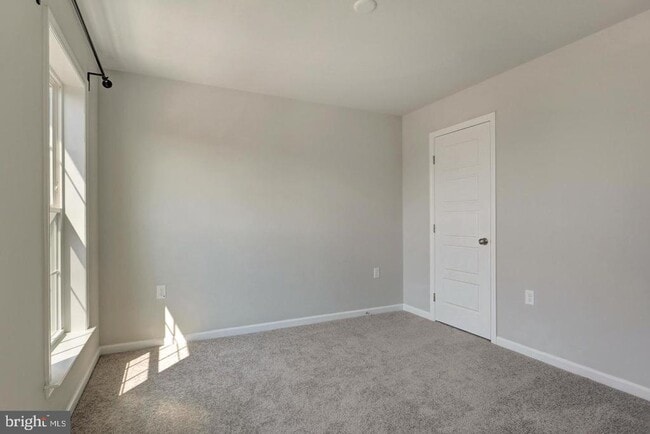 Building Photo - 90 Hoke Farm Way