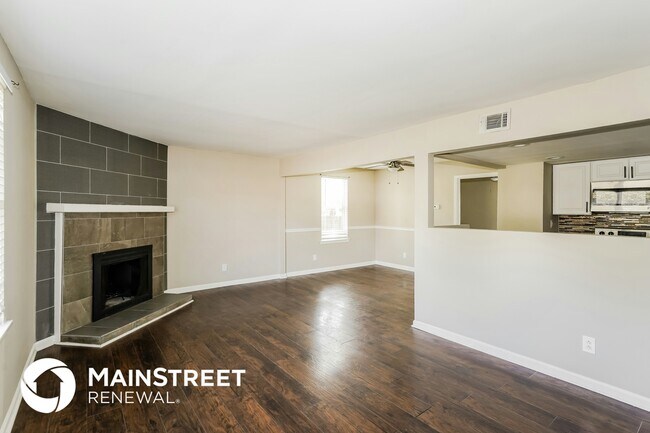 Building Photo - 105 Nelson Ct W