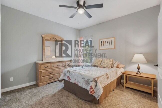 Building Photo - 286 Emily Ln