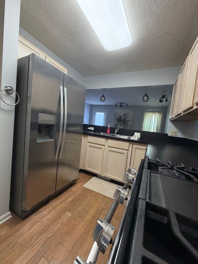 Building Photo - Location, Convenience & Comfort – Steps from Cleveland Clinic!