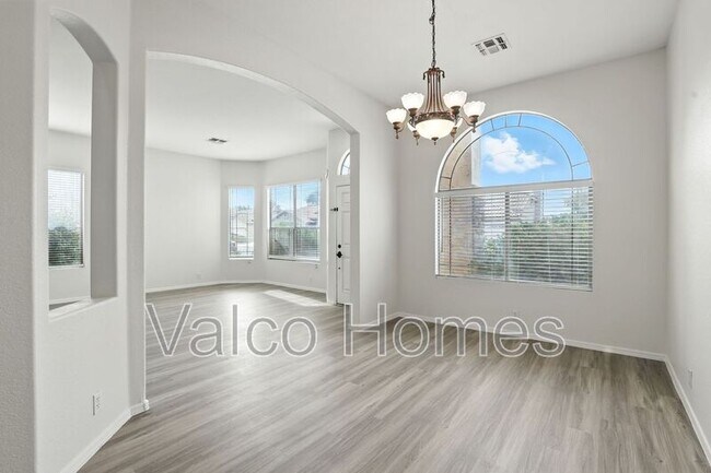 Building Photo - 8338 W Rose Ln