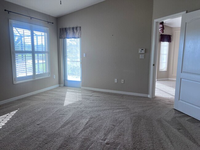 Building Photo - Sable Trace 3BR/2BT Lakefront Villa