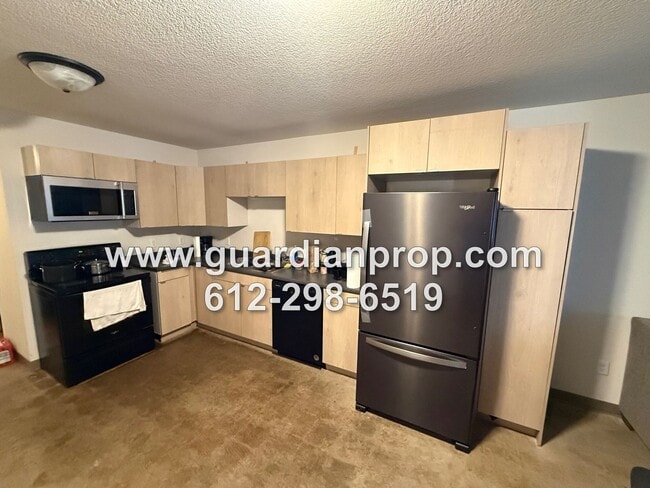 Building Photo - 7535 Cloman Way E