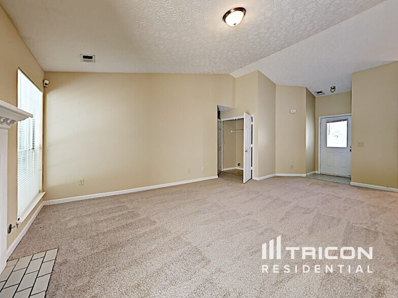 Building Photo - 741 Shore Dr