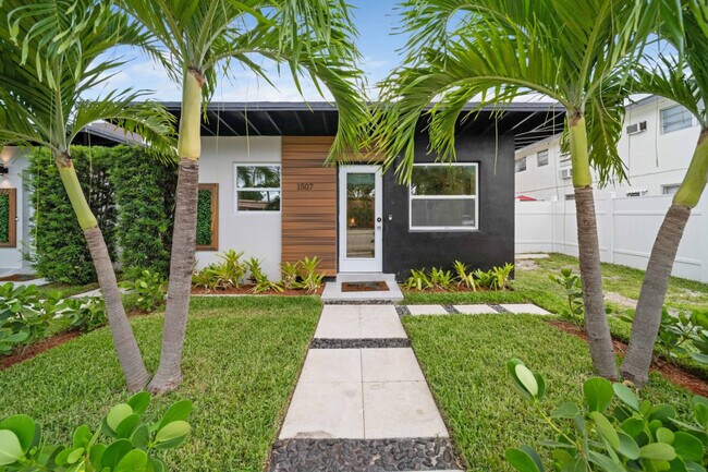 Building Photo - 847 NE 16th Ave