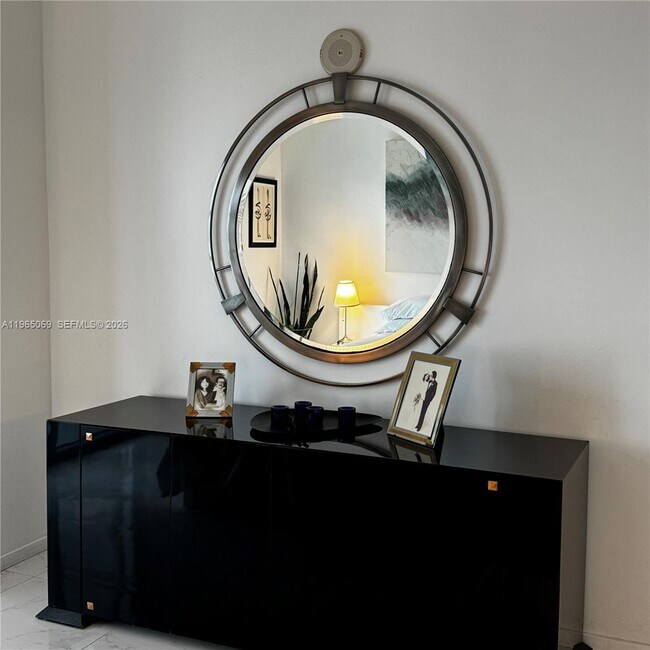 Building Photo - 1111 SW 1st Ave