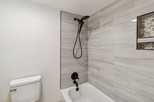 Building Photo - 906 Chapel Creek Dr