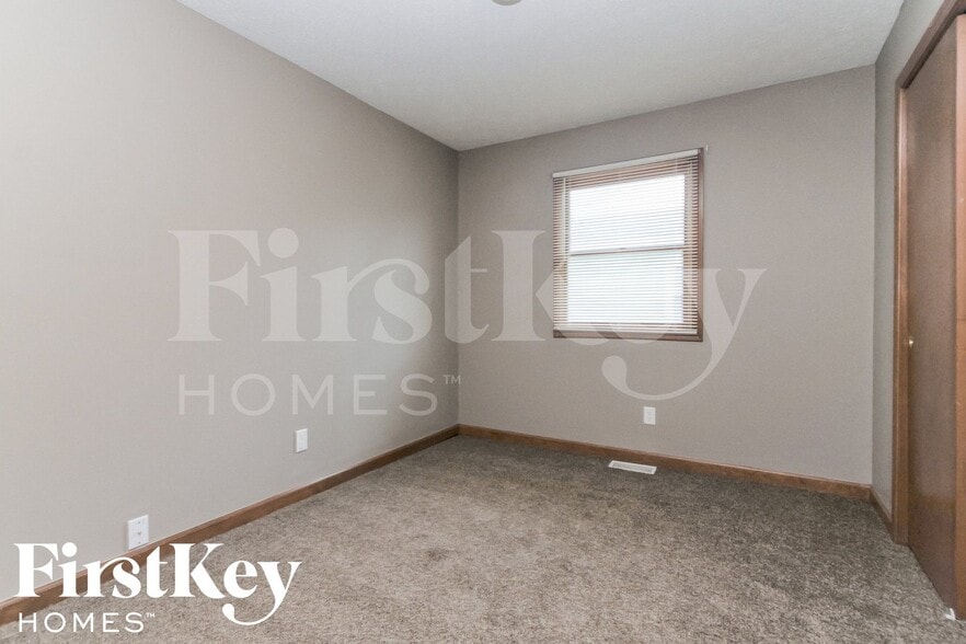 Building Photo - 2102 E Edgewood Ave