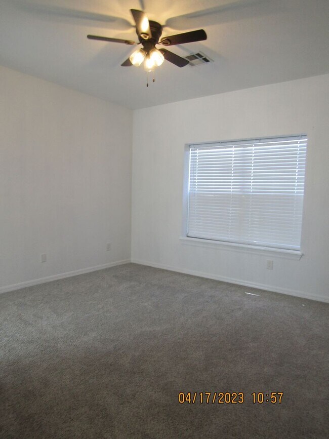 Building Photo - Park Ridge Area! Dog Friendly with Owner Approval! No Cats!