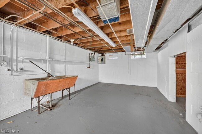 Building Photo - 1597 E 230th St