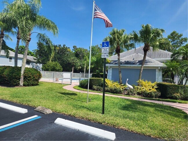 Building Photo - 3212 SE Aster Ln