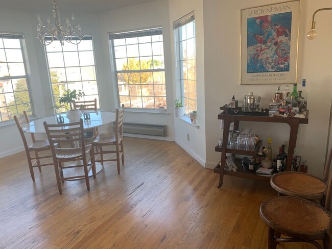 Building Photo - Epic Real Estate & Asso. Inc. - Beautiful, Spacious & Sunny 2 br/2ba Condo Available in Mission -...