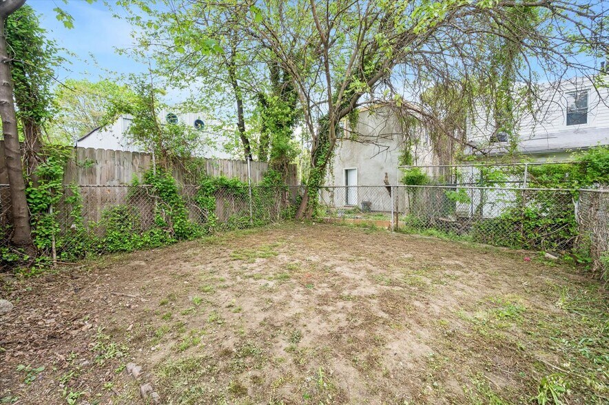 Building Photo - 1147 Potter St