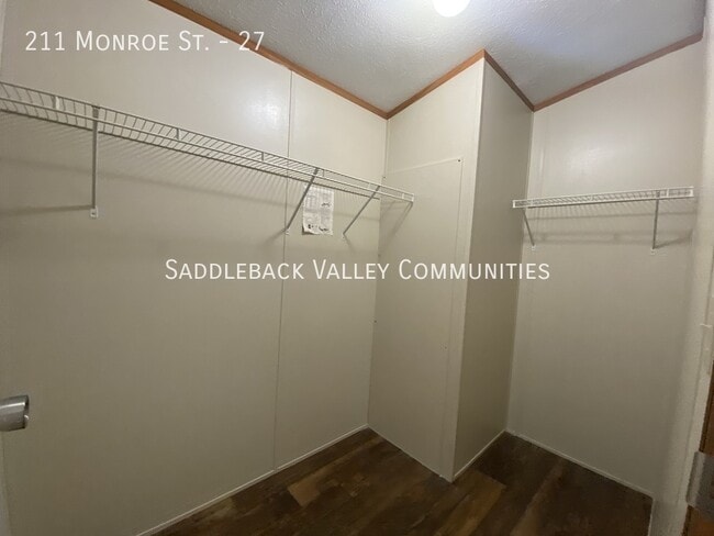 Building Photo - 211 Monroe St