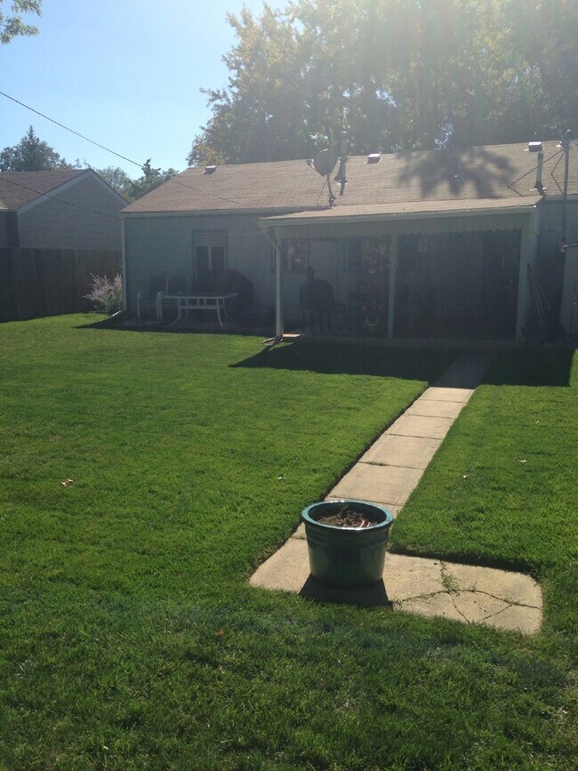 Building Photo - 2BR/1BA in University Hills with Huge Yard...