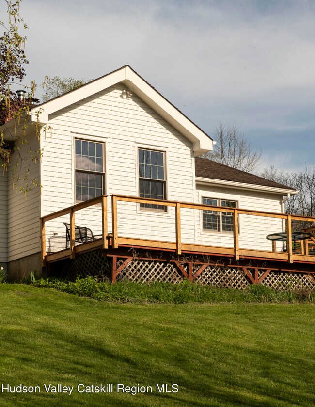 Building Photo - 61 Schoolhouse Rd
