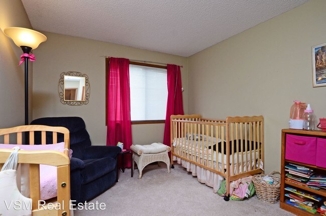 Building Photo - 7644 Wedgewood Ct N