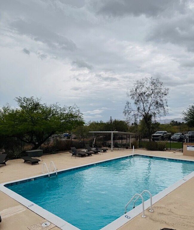 Building Photo - Sunnyslope Apartments