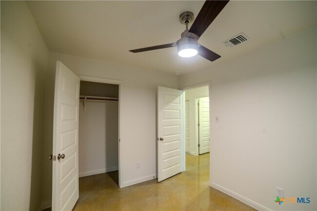 Building Photo - 907 Switchgrass Dr