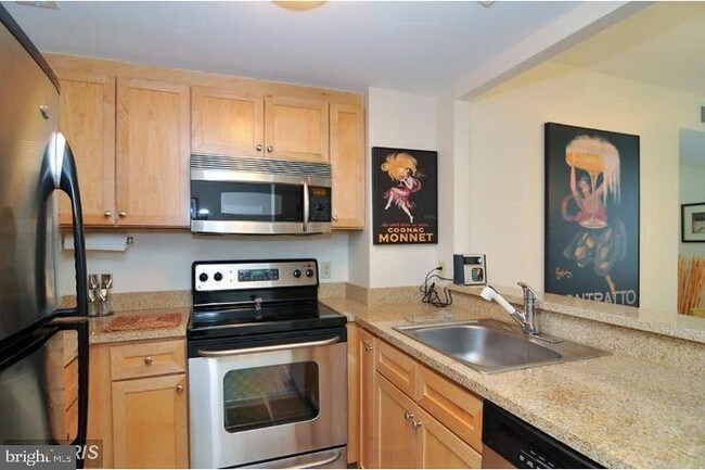 Building Photo - 1150 K St NW