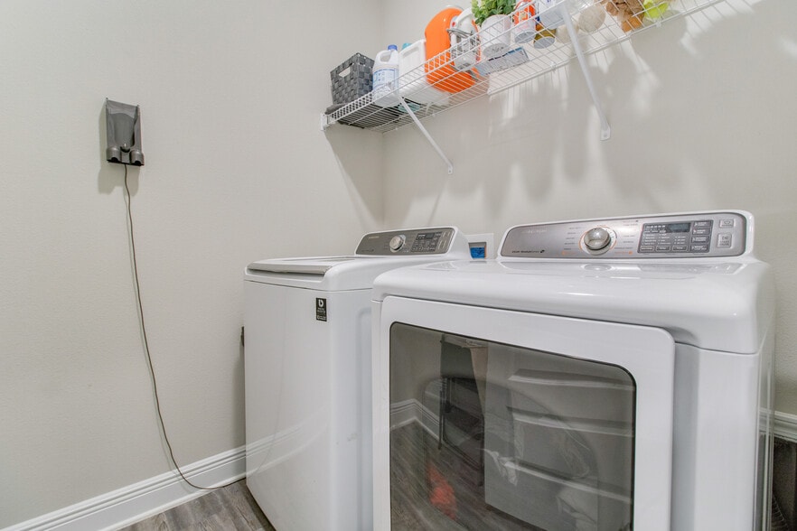 Laundry room - 3618 Hawks Landing Cir