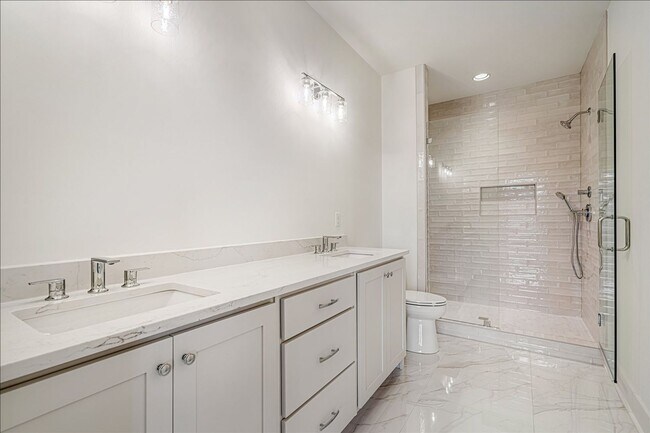 Building Photo - 5472 Park Ave