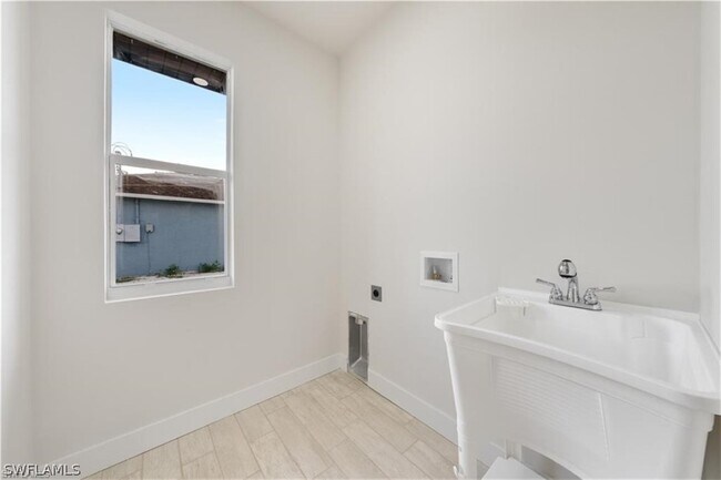 Building Photo - 3008 23rd St SW