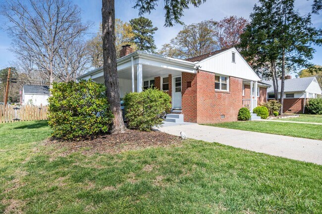 Building Photo - 3 Bedroom Home For Rent in Sandston VA With Detached Garage, Fenced Yard, and Lawn Care Included