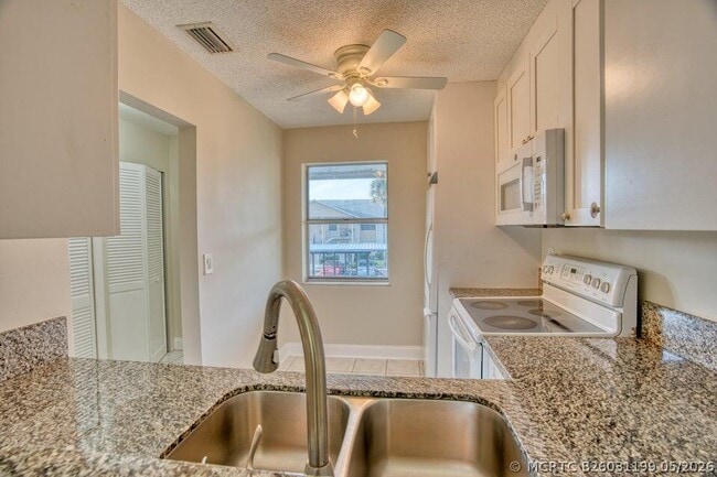 Building Photo - 3151 SE Aster Ln