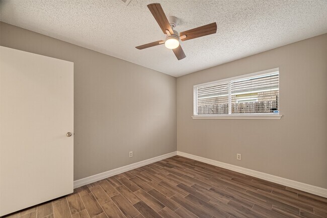 Building Photo - 15915 Dunmoor Dr