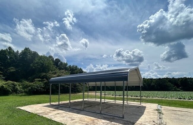 Building Photo - Spacious 3-Bed, 2-Bath Manufactured Home o...