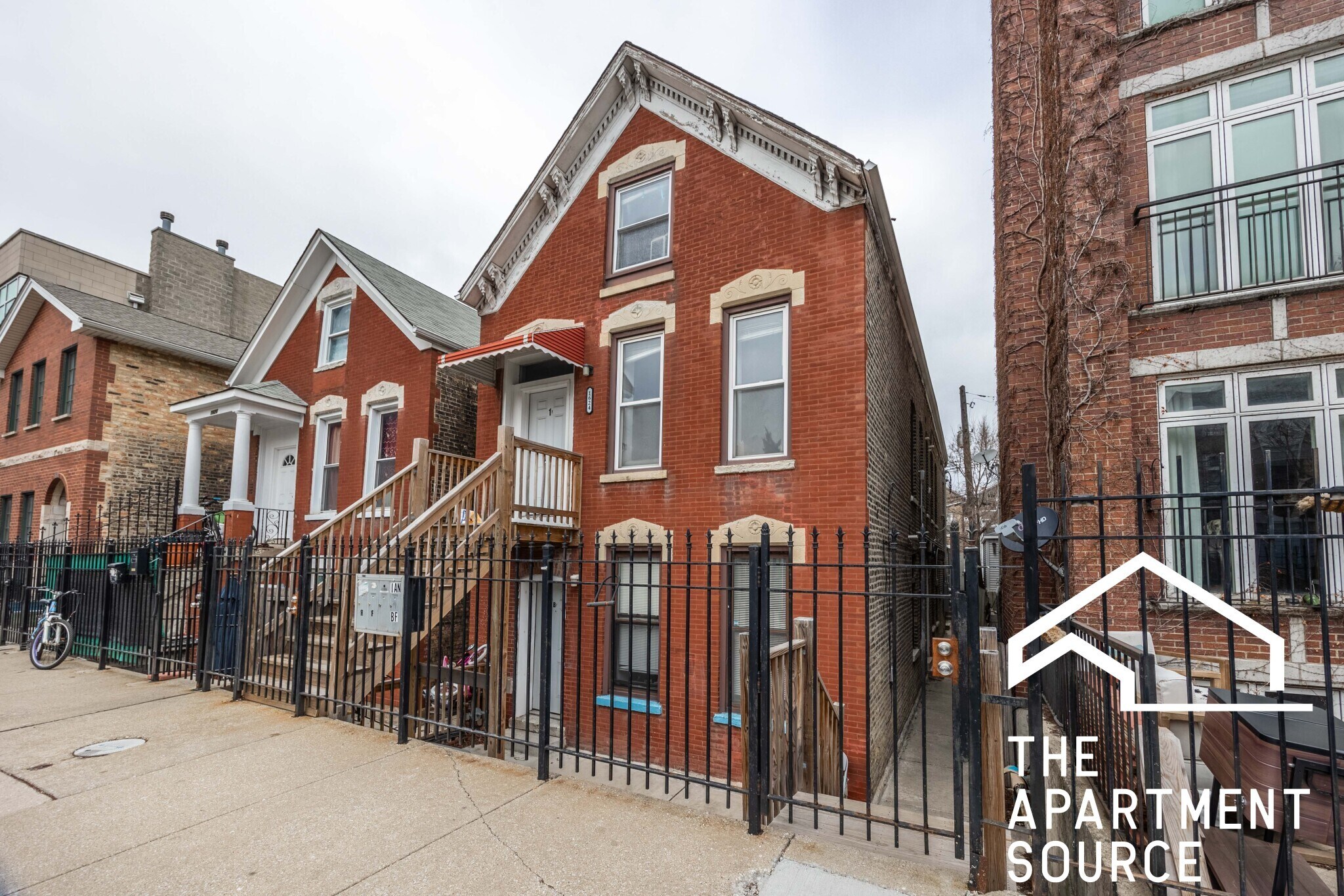 Building Photo - 1622 W Beach Ave