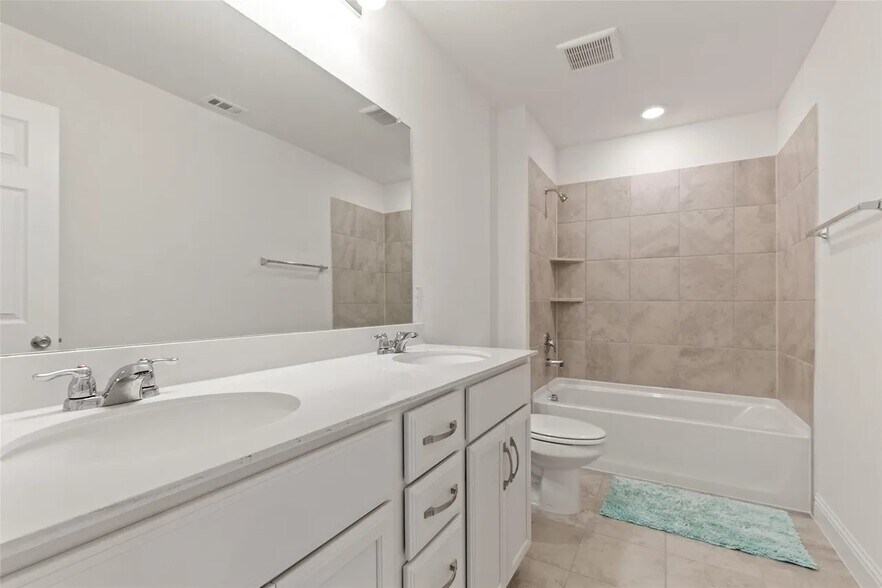 Guest Bathroom - 3600 Highland Bayou Dr