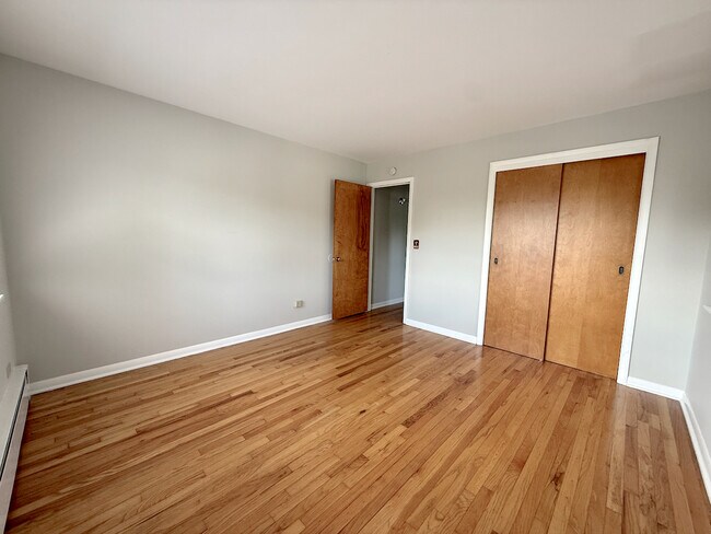 Building Photo - 317 S Plum Grove Rd