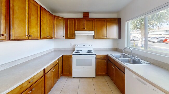 Building Photo - 14702 Plaza Dr