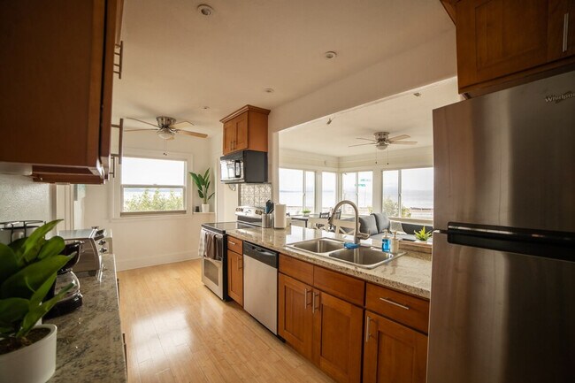 Building Photo - 2430 Alki Ave SW