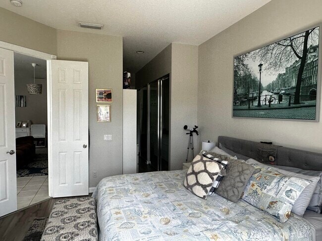 Building Photo - 2023 Valencia Dr