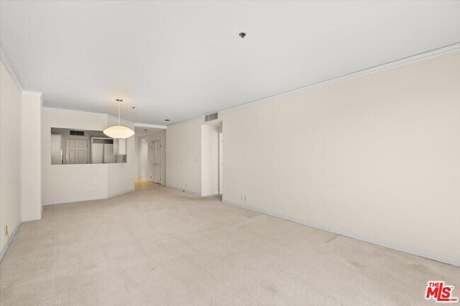 Building Photo - 10724 Wilshire Blvd