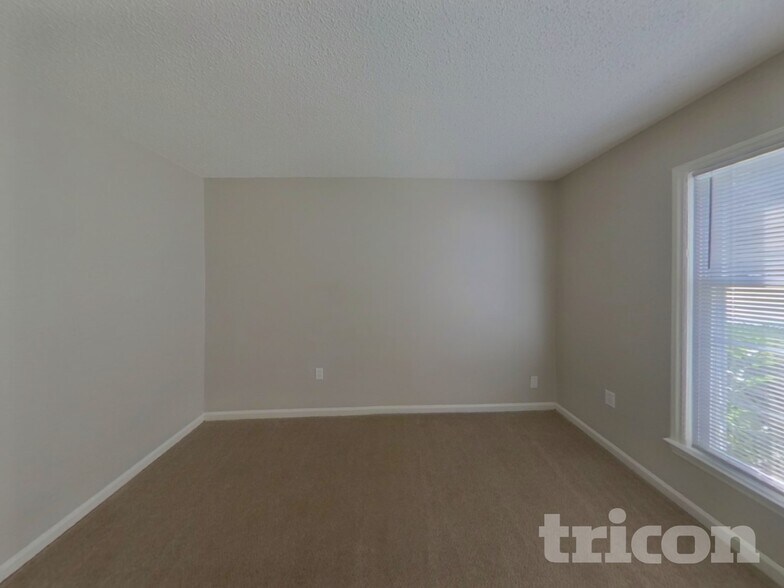 Building Photo - 7400 Palmetto Ct