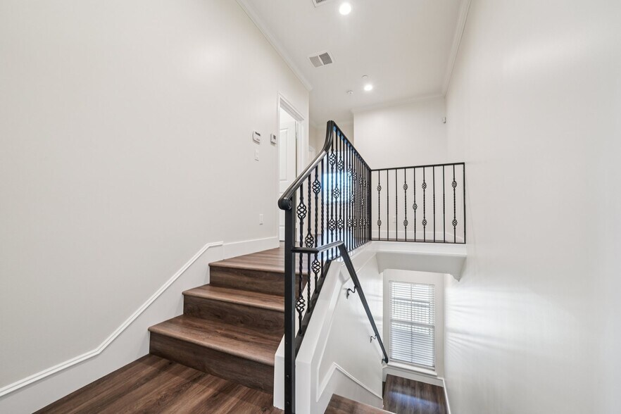 Building Photo - 1406 S Alta Vista Ave