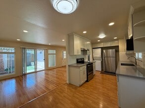 Building Photo - Great Updated Sunnyvale Home Near Tech Com...