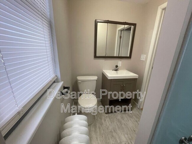 Building Photo - 1000 Duss Ave