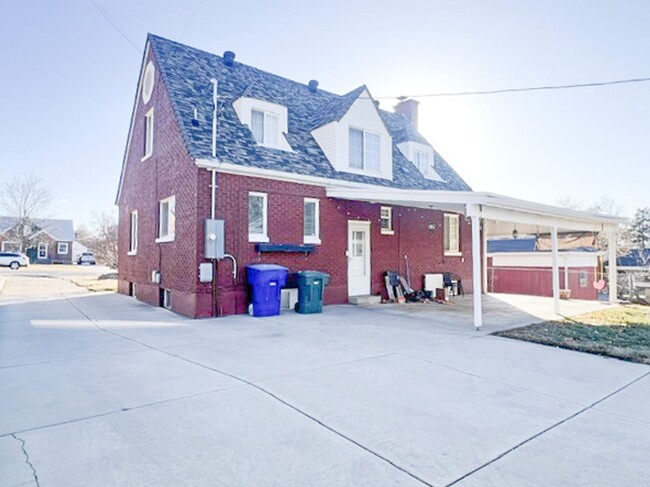 Building Photo - Beautifully furnished home with 2 car garage