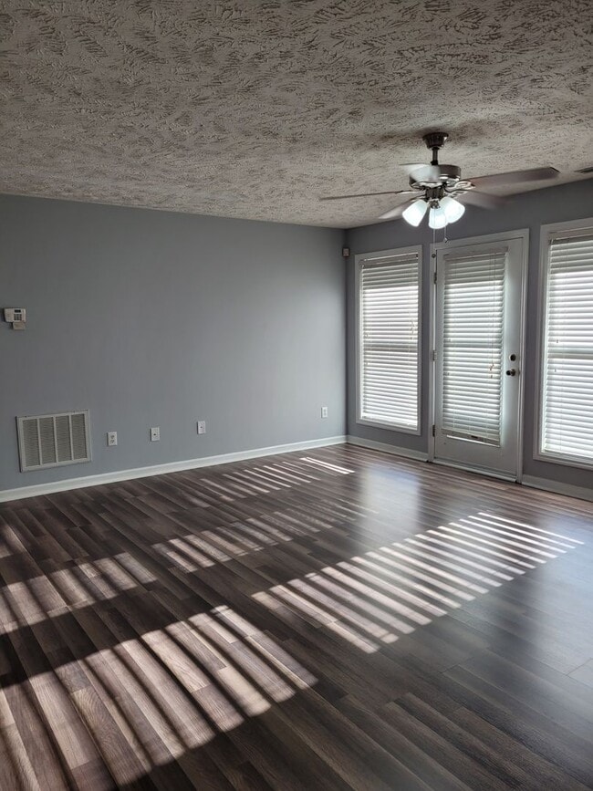 Building Photo - Recently Updated Condo for Home