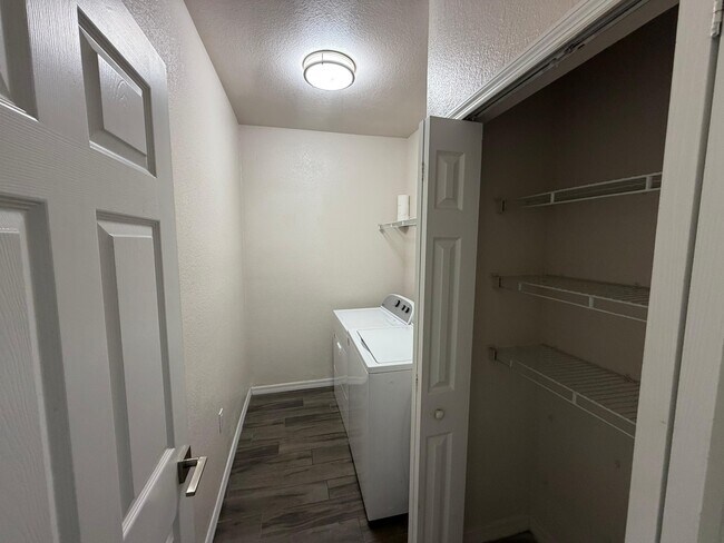 Building Photo - 2003 Claudia Ln