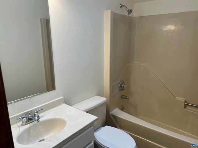 Building Photo - 14150 James River Rd